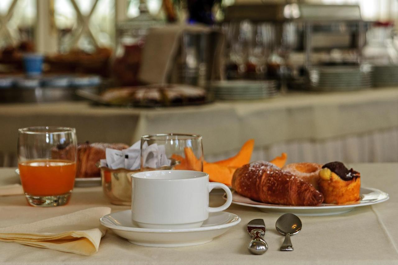 Hotel Coluccini Marina di Pietrasanta Ngoại thất bức ảnh