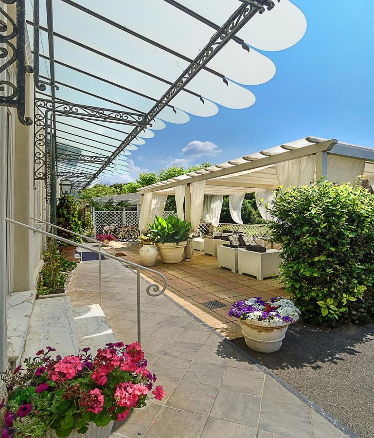 Hotel Coluccini Marina di Pietrasanta Ngoại thất bức ảnh