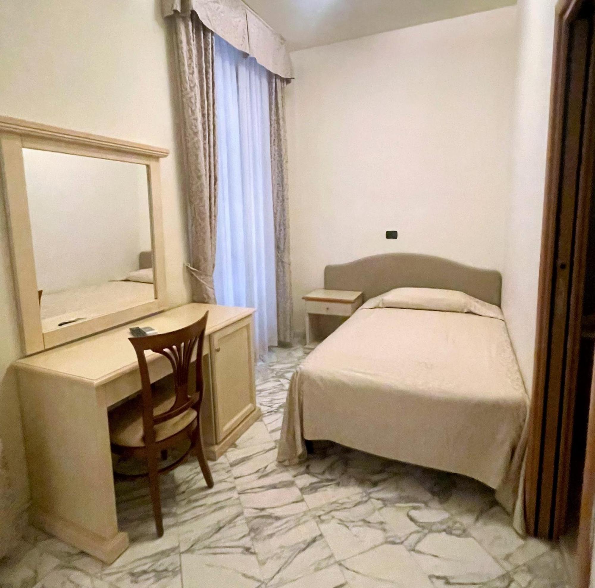 Hotel Coluccini Marina di Pietrasanta Ngoại thất bức ảnh