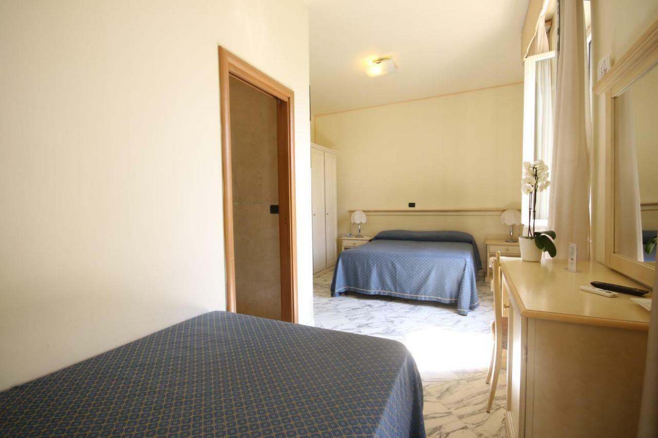 Hotel Coluccini Marina di Pietrasanta Ngoại thất bức ảnh