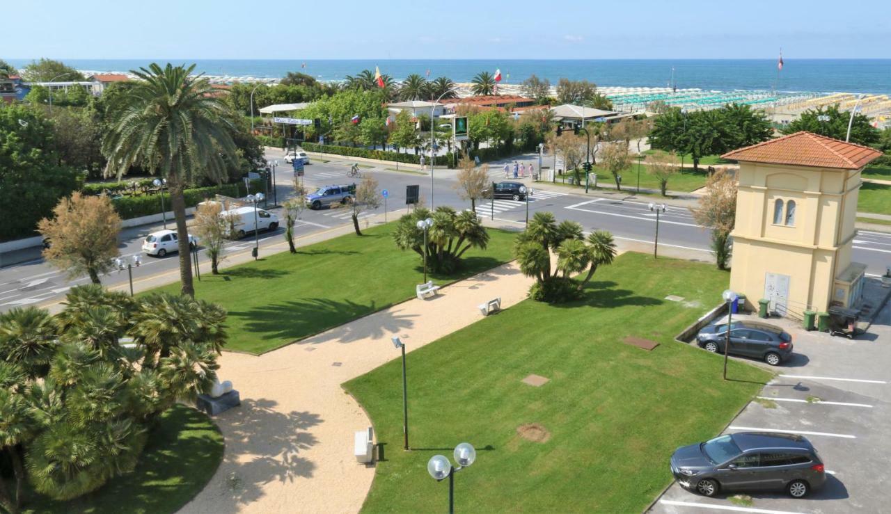 Hotel Coluccini Marina di Pietrasanta Ngoại thất bức ảnh