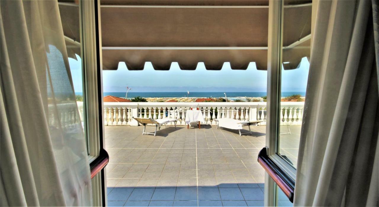Hotel Coluccini Marina di Pietrasanta Ngoại thất bức ảnh