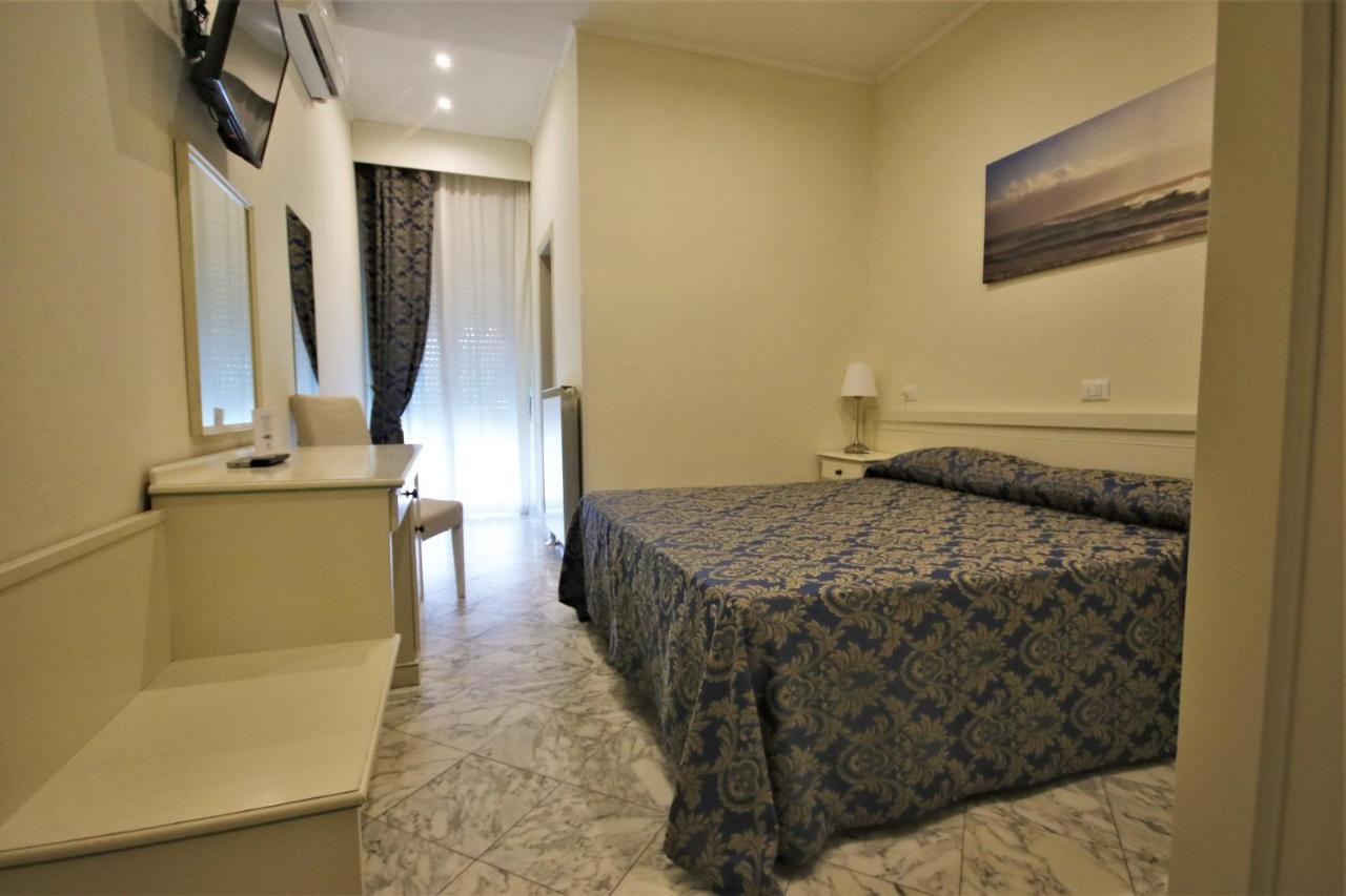 Hotel Coluccini Marina di Pietrasanta Ngoại thất bức ảnh